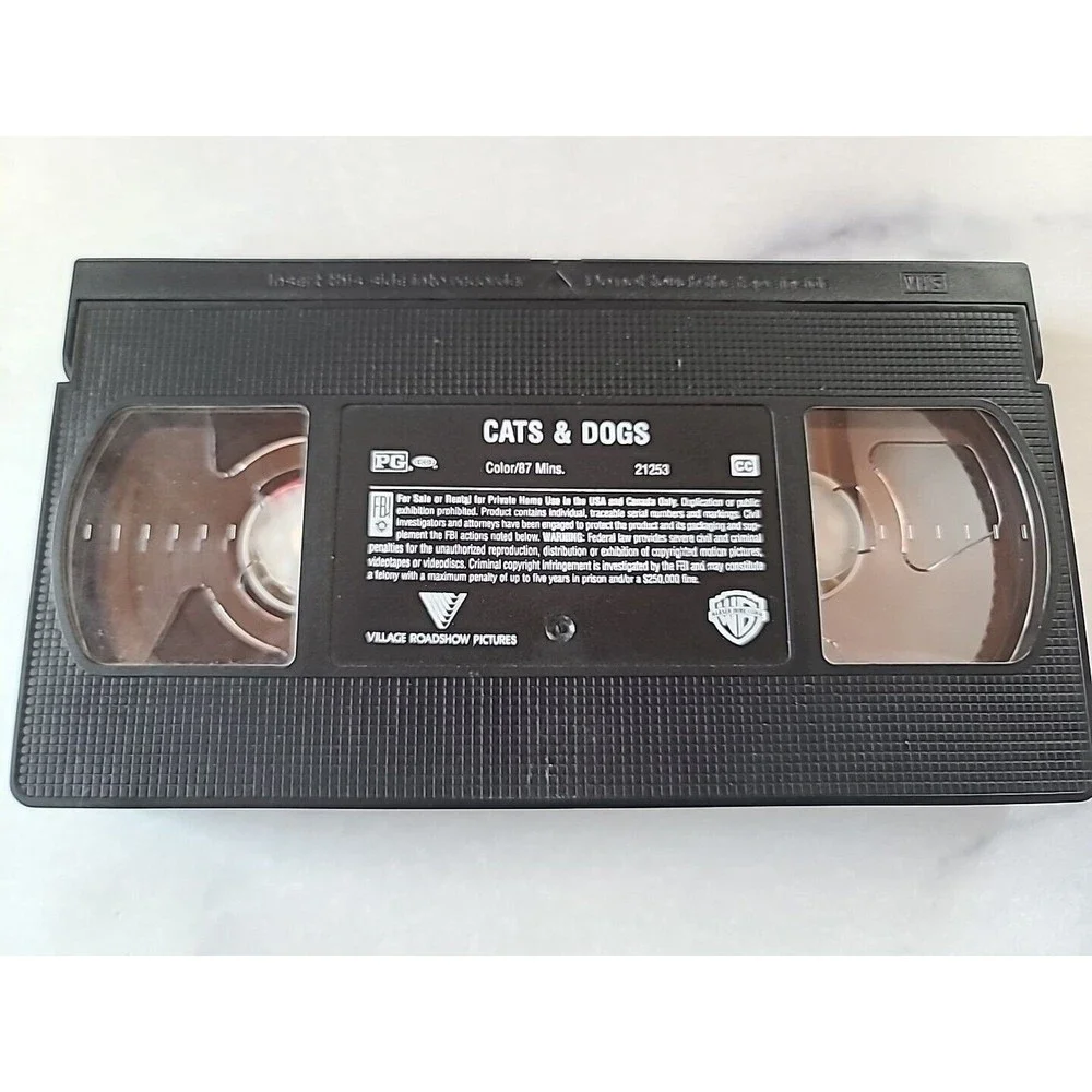 Cats & Dogs VHS Warner Bros. (2001) NO CASE READ